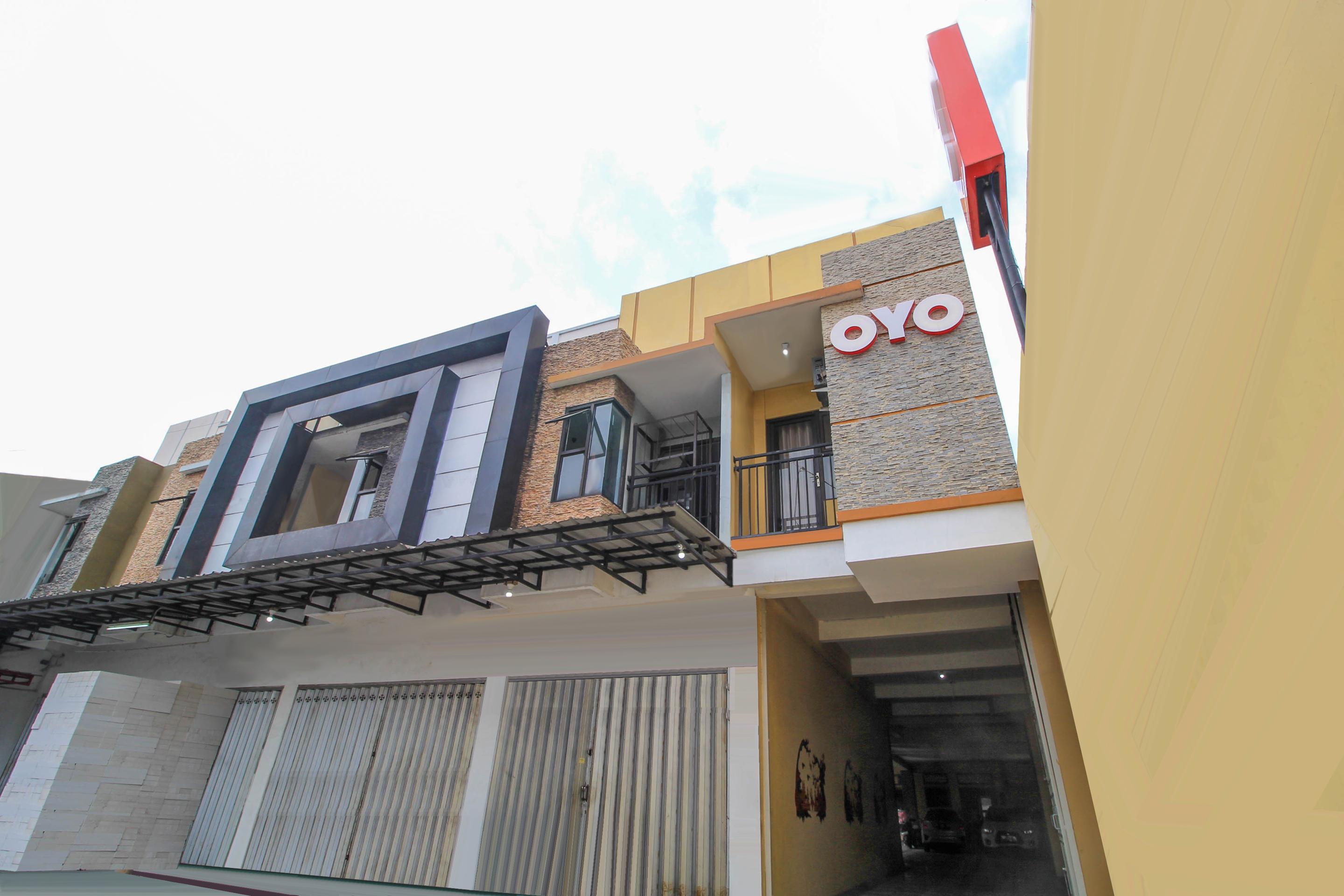 Oyo 179 68 Residence Surabaya Exterior photo