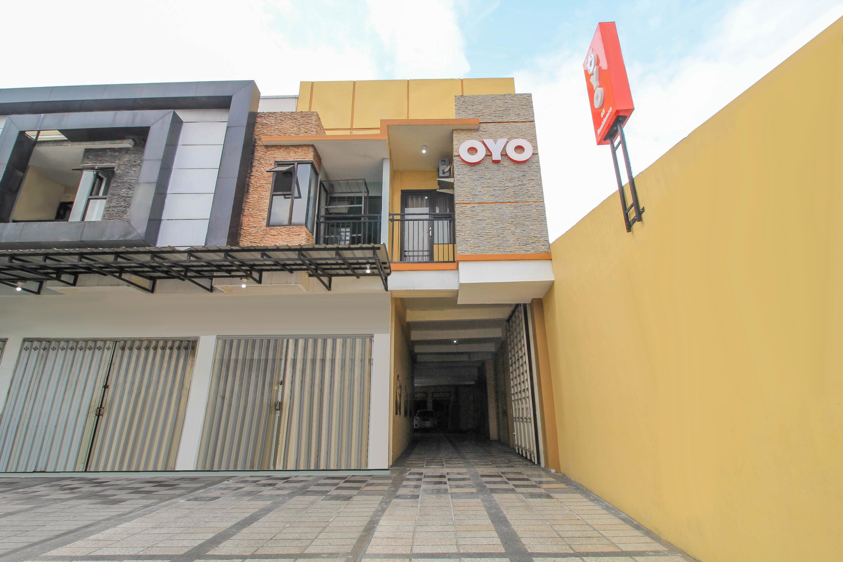 Oyo 179 68 Residence Surabaya Exterior photo