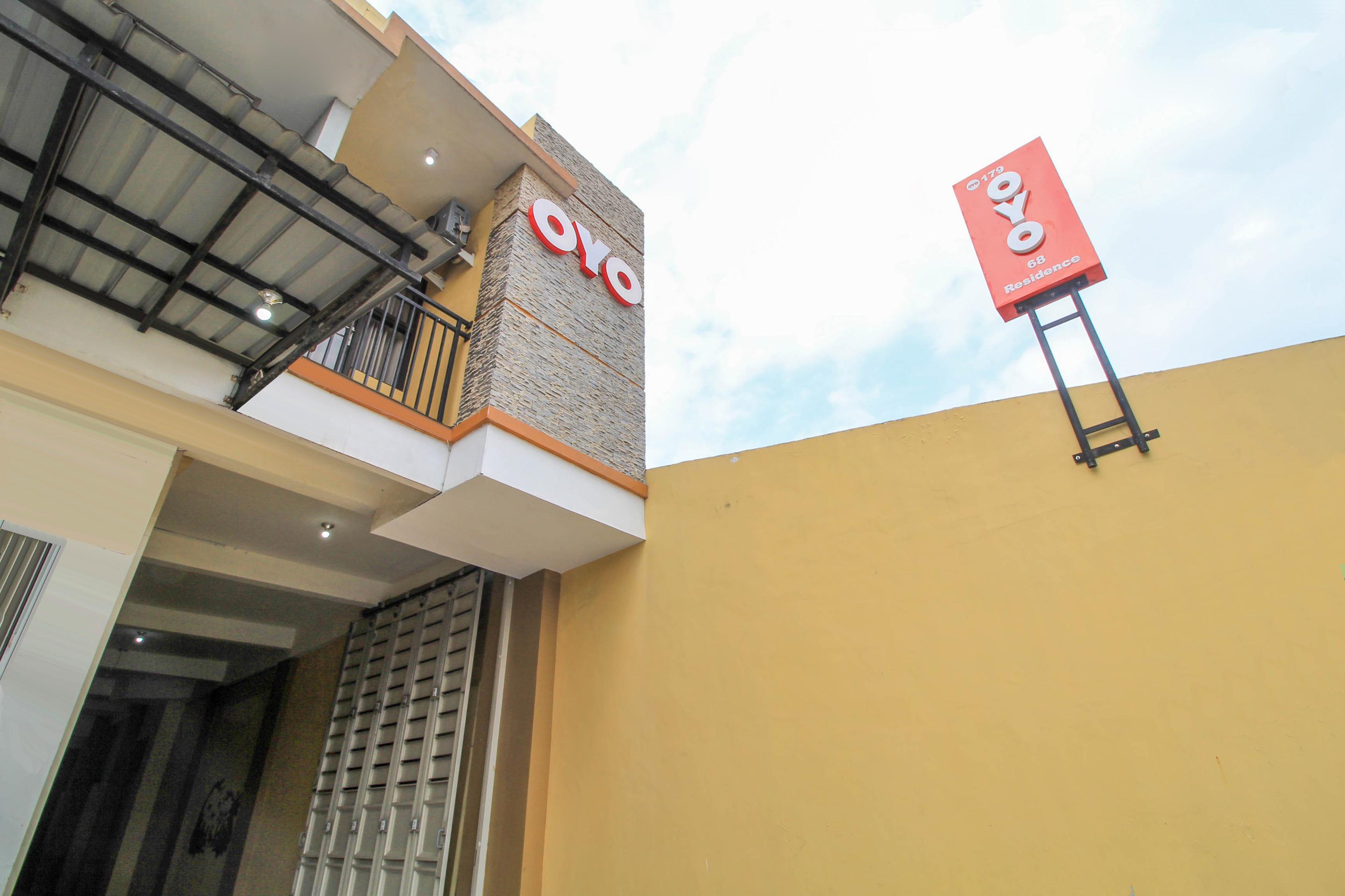 Oyo 179 68 Residence Surabaya Exterior photo