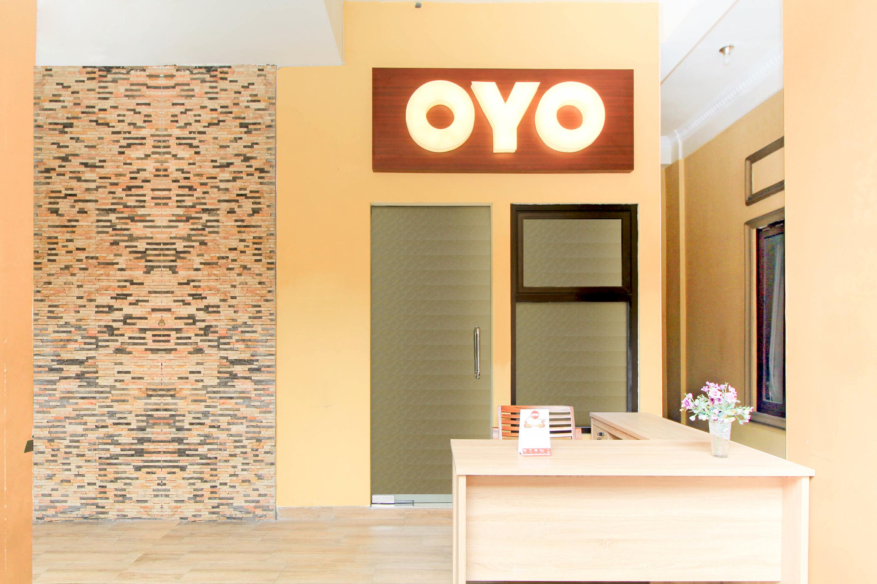 Oyo 179 68 Residence Surabaya Exterior photo