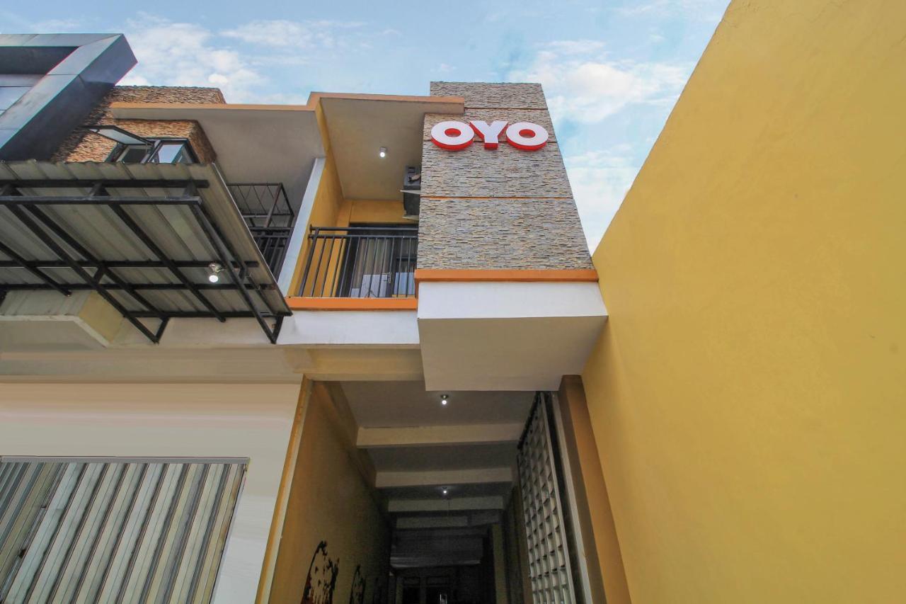 Oyo 179 68 Residence Surabaya Exterior photo